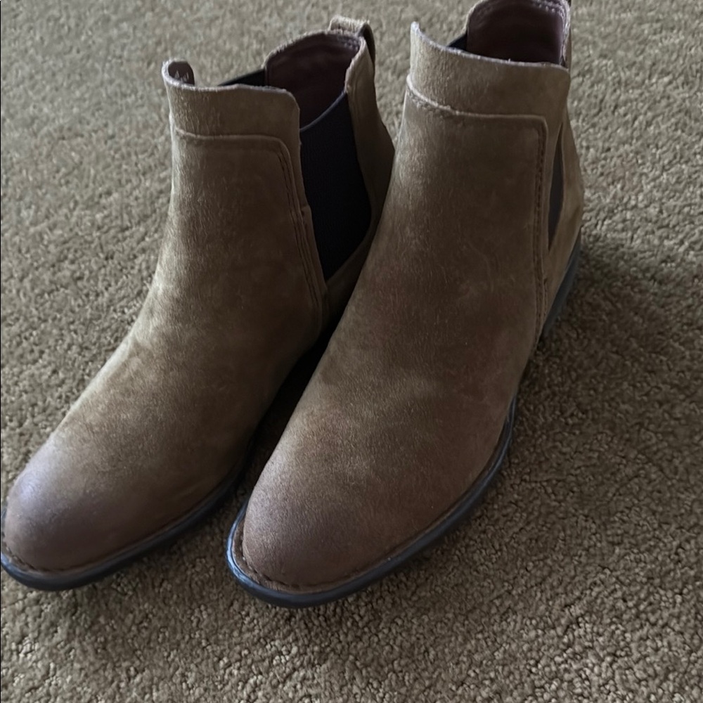Suede women’s boots
BORN brand